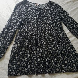 Black Bongo Dress || size: S/C || color: black with white flower prints